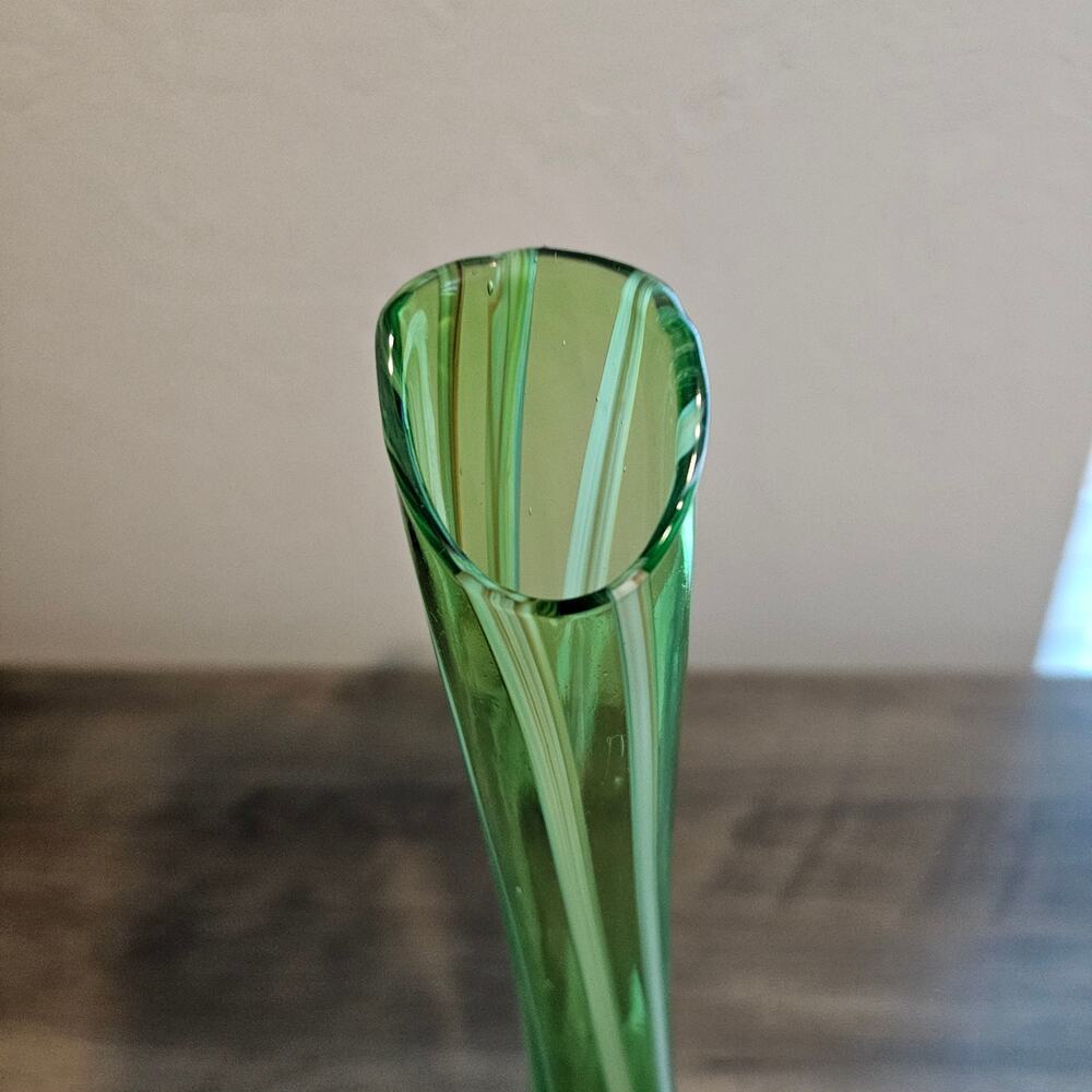 Vintage MCM Hand Blown Glass Stretch Bud Vase 10.5" Green Art Decor 1960s Mod - Picture 6 of 15